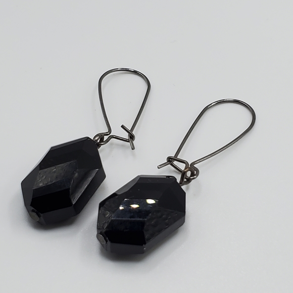 Vintage black Glass crystal earrings kidney wires SPARKLY elegant faceted cut - Picture 9 of 10
